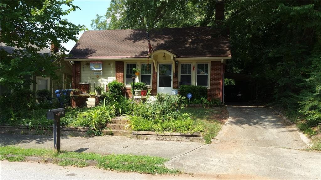 2 bedroom, 1,332 sq ft single family residence sold at 225 Stovall Street, Atlanta, GA 30316