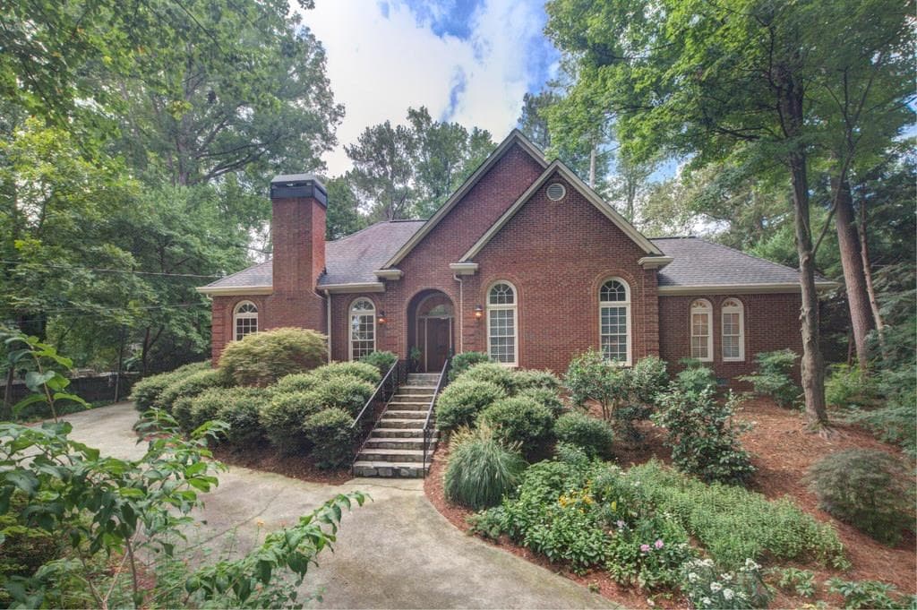 4 bedroom, 3,942 sq ft single family residence sold at 399 Herrington Drive, Atlanta, GA 30342