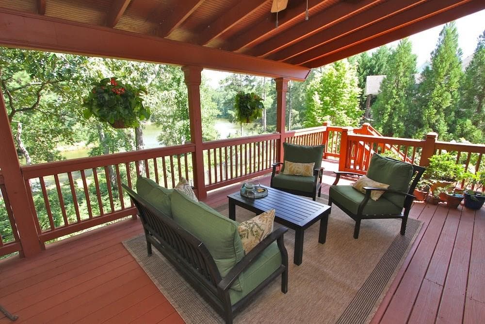 3 bedroom, 2,236 sq ft single family residence sold at 2546 Lakeview East Court, Atlanta, GA 30316