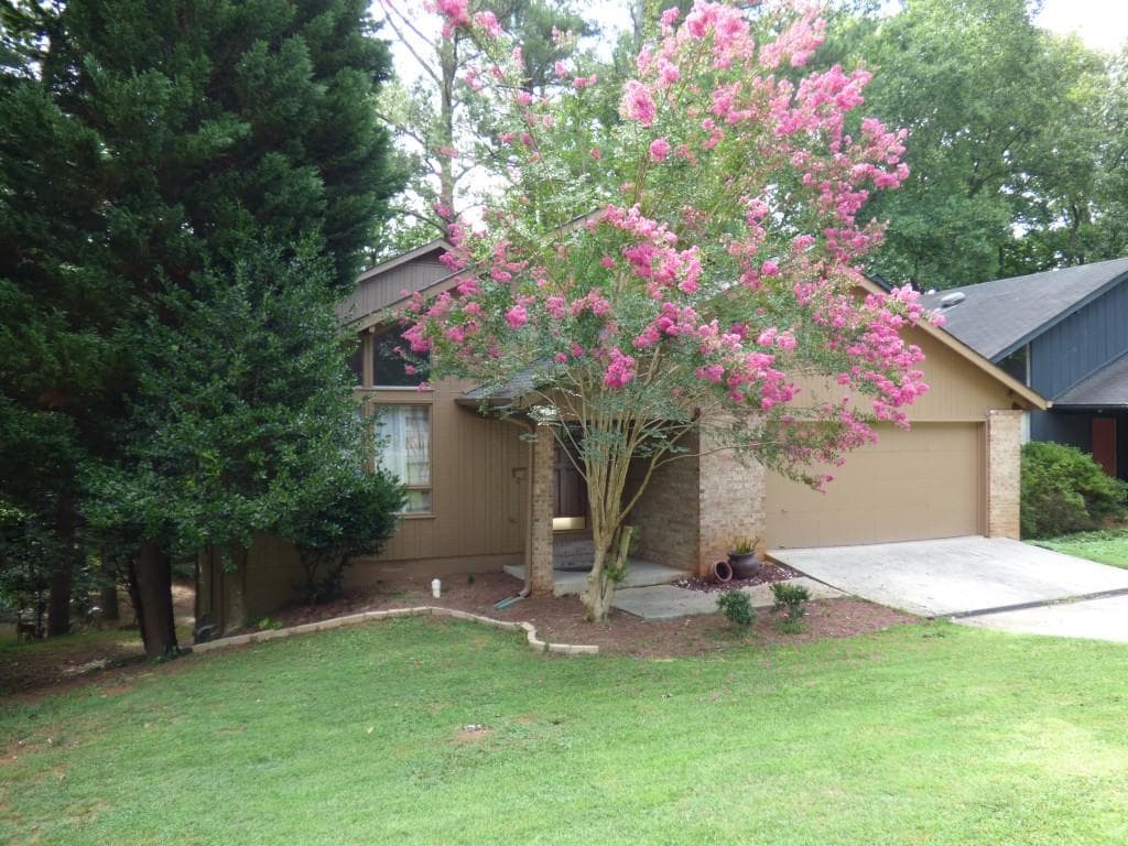 4 bedroom townhouse sold at 200 Lakeview Ridge, Roswell, GA 30076