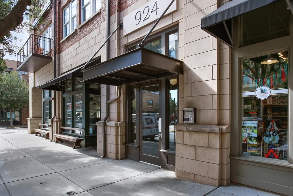 1 bedroom, 610 sq ft condominium sold at 924 Garrett Street 307, Atlanta, GA 30316