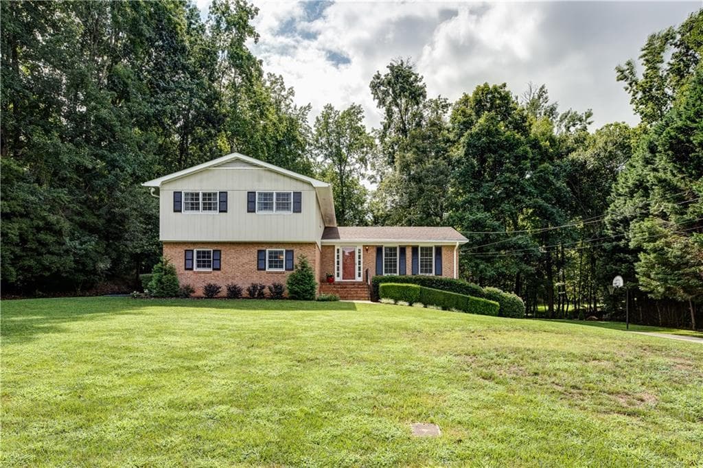4 bedroom, 2,658 sq ft single family residence sold at 6742 Ramundo Drive, Atlanta, GA 30360