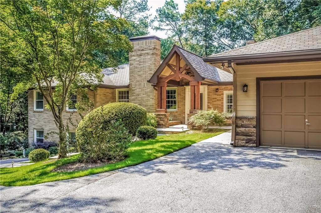 5 bedroom, 5,752 sq ft single family residence sold at 3628 Old Ivy Lane, Atlanta, GA 30342