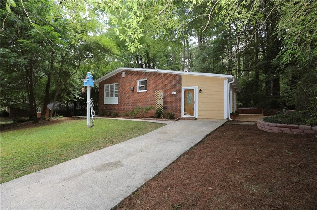 3 bedroom, 1,303 sq ft single family residence sold at 925 Brookdale Place, Decatur, GA 30033