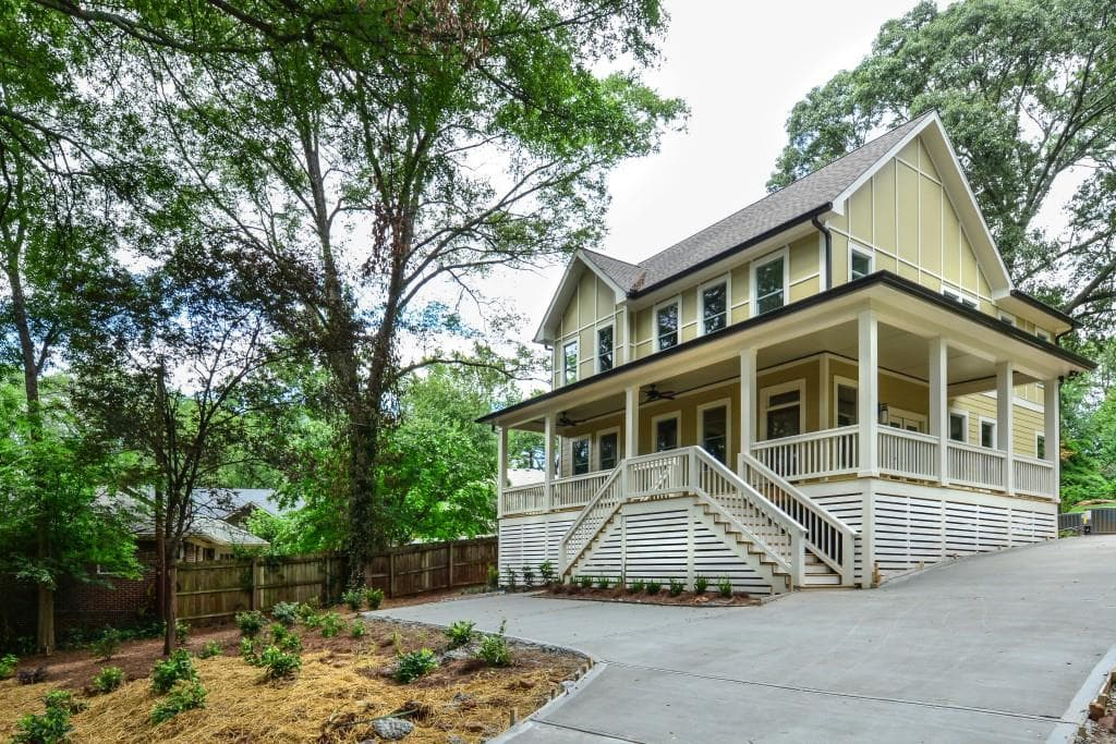 4 bedroom, 2,430 sq ft single family residence sold at 1070 E Confederate Avenue, Atlanta, GA 30316