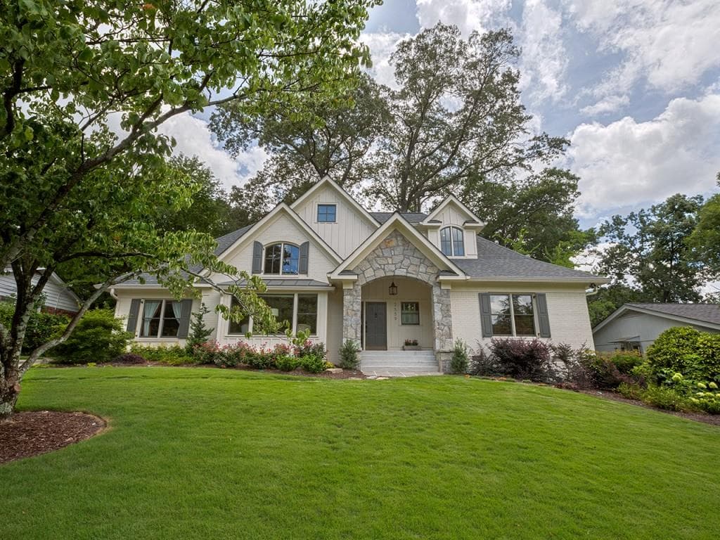 4 bedroom, 3,145 sq ft single family residence sold at 2559 Sharondale Drive, Atlanta, GA 30305