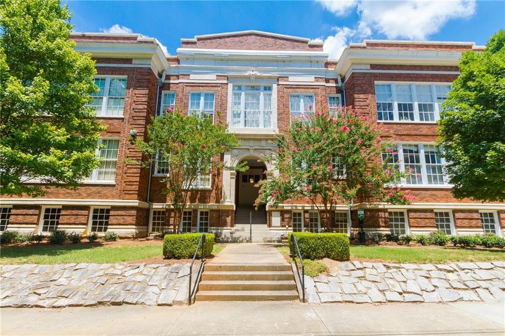 1 bedroom, 837 sq ft condominium sold at 978 North Avenue 109, Atlanta, GA 30306