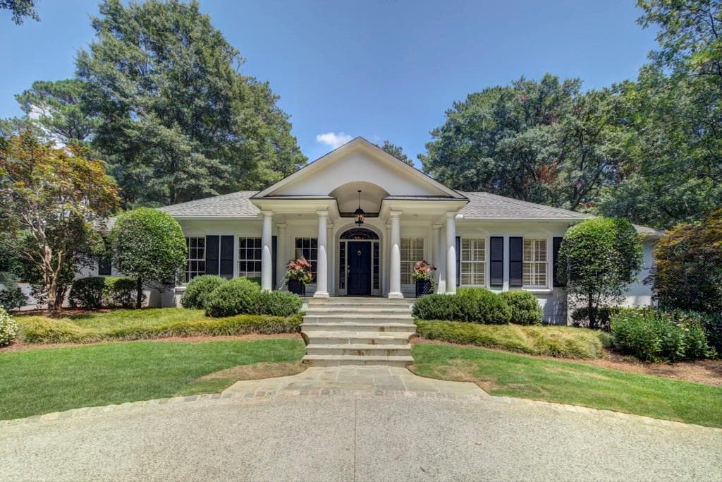 3 bedroom, 3,930 sq ft single family residence sold at 4045 Northside Drive, Atlanta, GA 30342