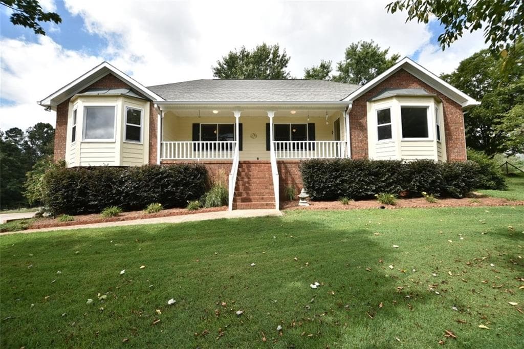 4 bedroom, 1,636 sq ft single family residence sold at 10988 Cumming Highway, Canton, GA 30115