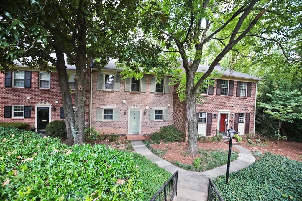 3 bedroom, 2,088 sq ft townhouse sold at 3050 Margaret Mitchell Drive 16, Atlanta, GA 30327