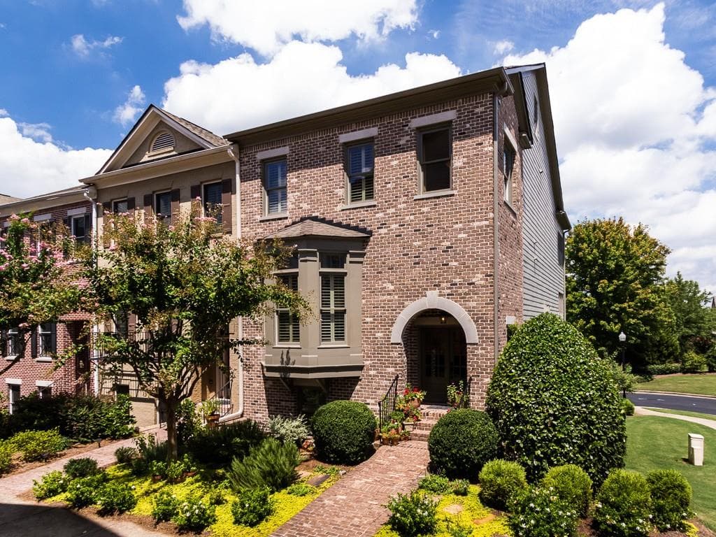 3 bedroom, 2,800 sq ft townhouse sold at 168 W Ridge Way, Roswell, GA 30076