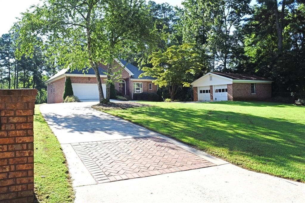 3 bedroom, 2,005 sq ft single family residence sold at 6642 Crestwood Peninsula, Flowery Branch, GA 30542