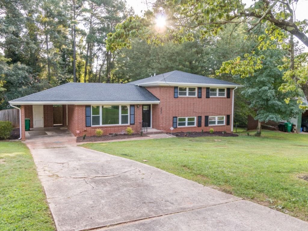 4 bedroom, 2,029 sq ft single family residence sold at 2982 Valley Ridge Drive, Decatur, GA 30032