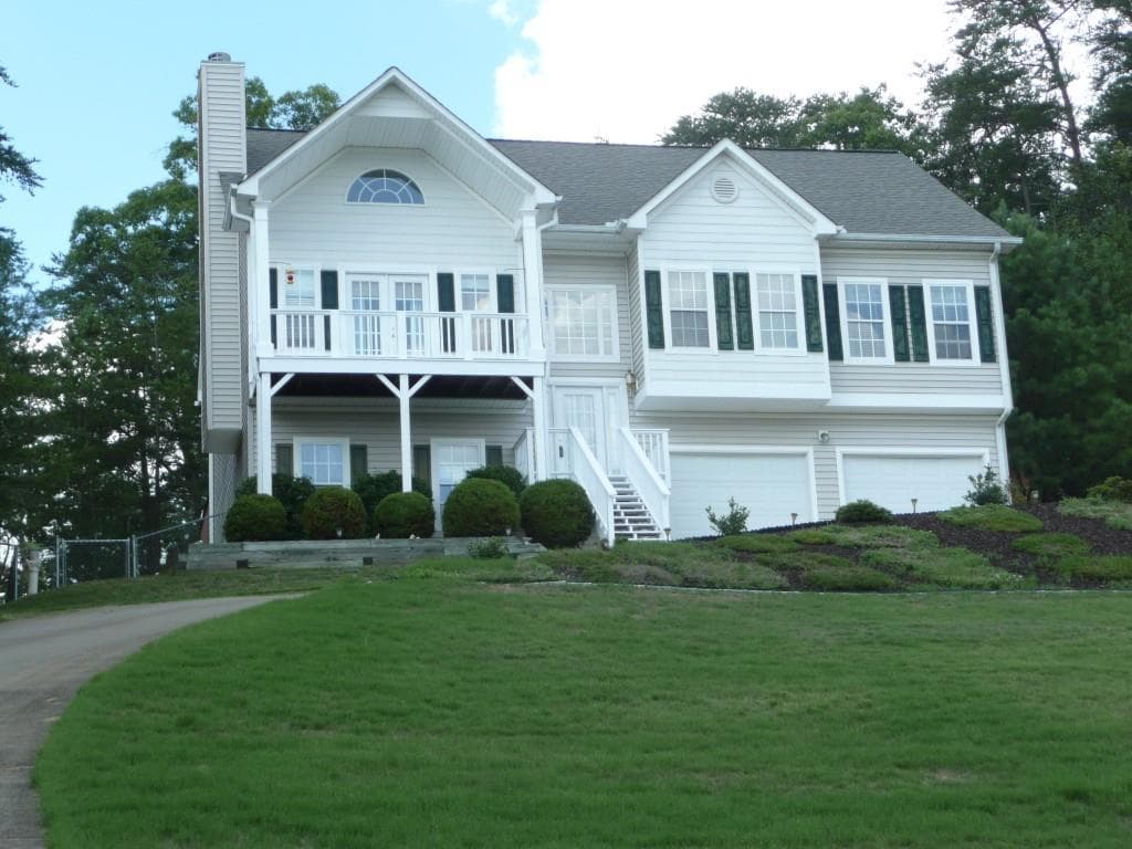 4 bedroom, 1,605 sq ft single family residence sold at 1074 Whispering Woods Drive, Canton, GA 30114