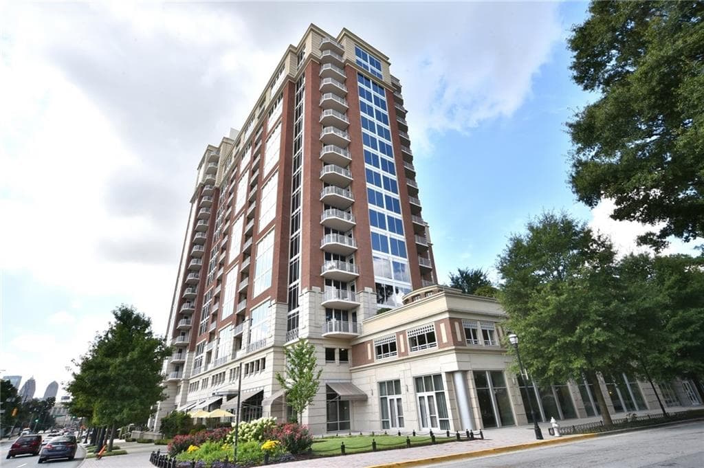 2 bedroom, 1,189 sq ft condominium sold at 1820 Peachtree Street 1111, Atlanta, GA 30309