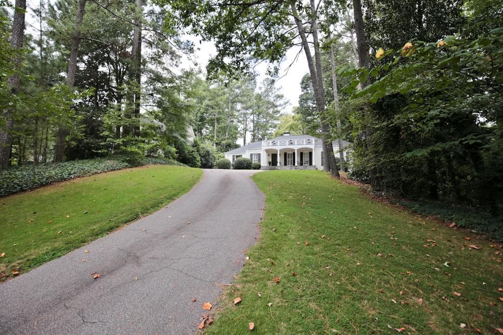 5 bedroom, 2,935 sq ft single family residence sold at 3109 Rockingham Drive, Atlanta, GA 30327