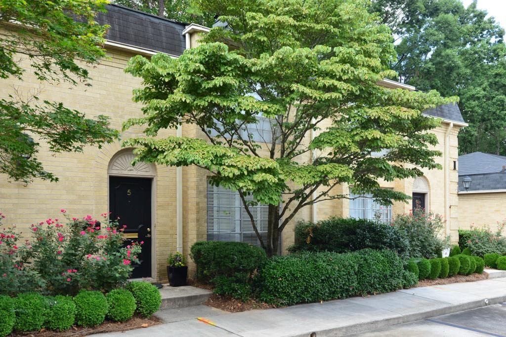 2 bedroom, 1,540 sq ft condominium sold at 5400 Roswell Road I5, Atlanta, GA 30342