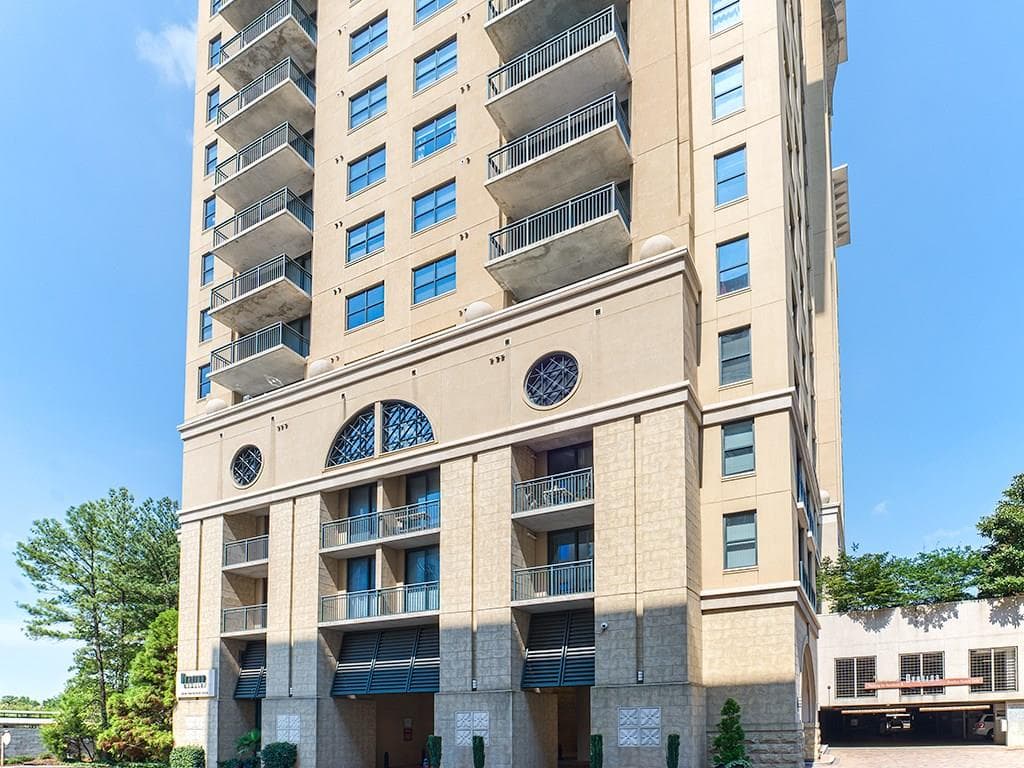 2 bedroom, 1,233 sq ft condominium sold at 3040 Peachtree Road 1012, Atlanta, GA 30305
