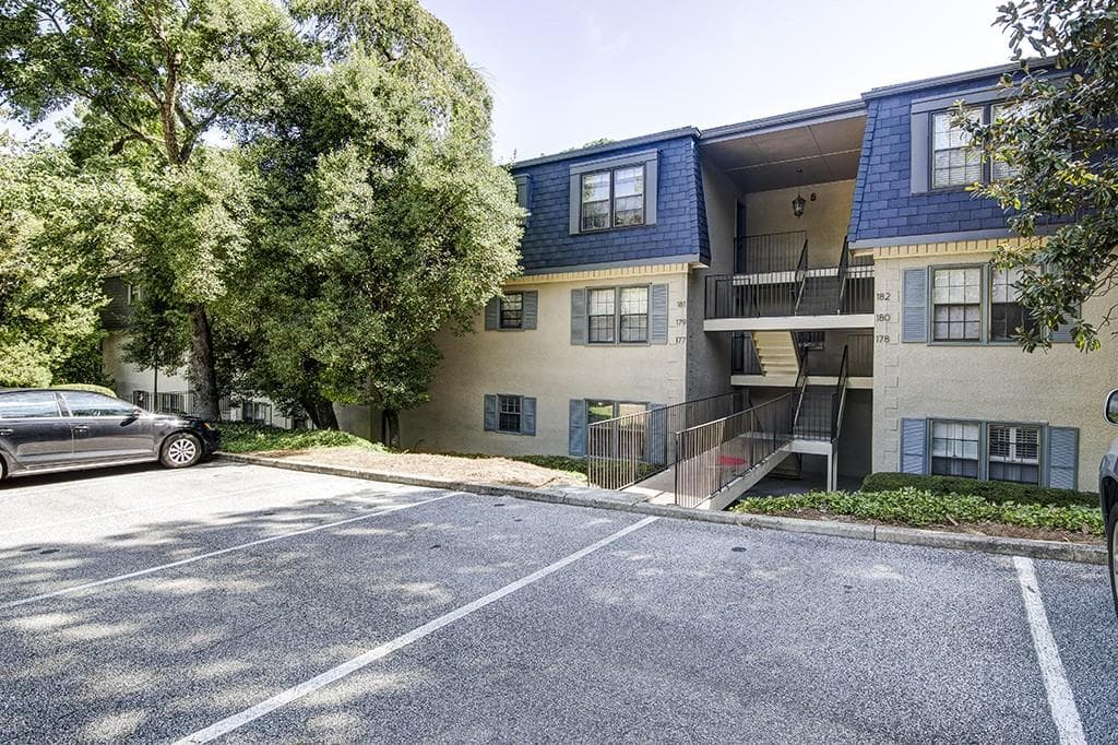 2 bedroom, 1,127 sq ft condominium sold at 177 Amherst Place -, Atlanta, GA 30327