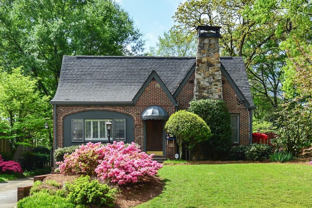 4 bedroom, 2,614 sq ft single family residence sold at 223 Lindbergh Drive, Atlanta, GA 30305