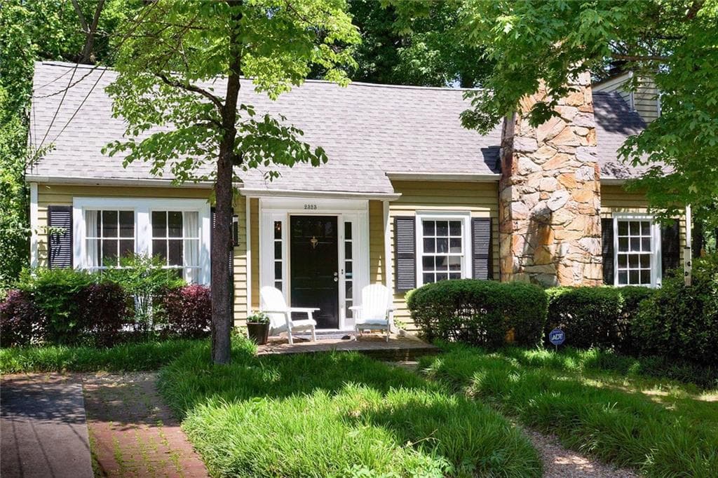 4 bedroom, 3,168 sq ft single family residence sold at 2323 Hurst Drive, Atlanta, GA 30305