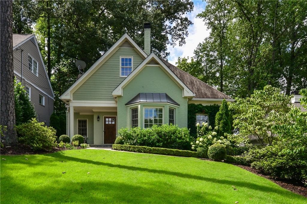 3 bedroom, 2,200 sq ft single family residence sold at 1273 University Drive, Atlanta, GA 30306