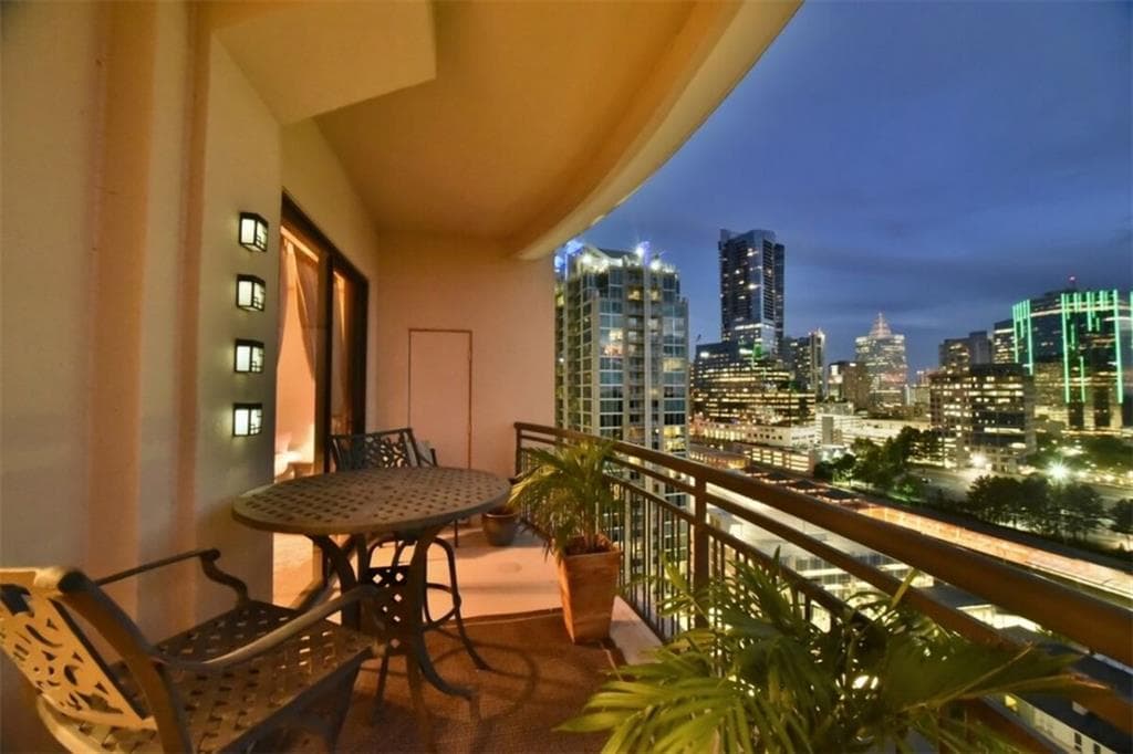 2 bedroom, 1,776 sq ft condominium sold at 3445 Stratford Road 1801, Atlanta, GA 30326