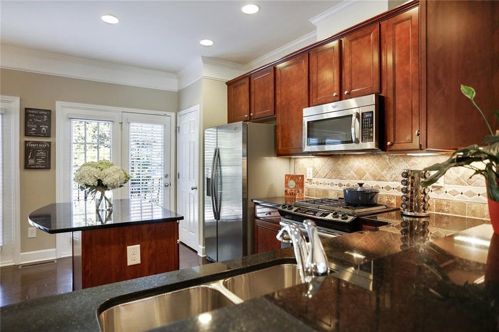 4 bedroom, 2,398 sq ft townhouse sold at 3280 Ferncliff Lane, Atlanta, GA 30324