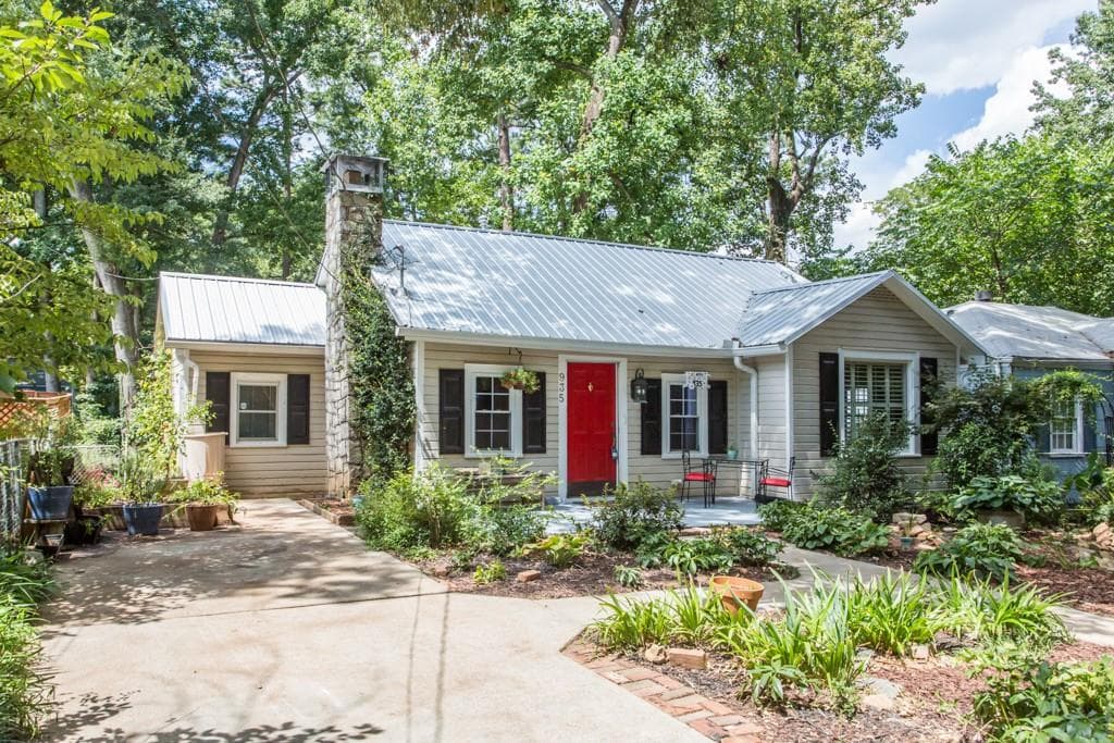 3 bedroom, 1,204 sq ft single family residence sold at 935 Underwood Avenue, Atlanta, GA 30316