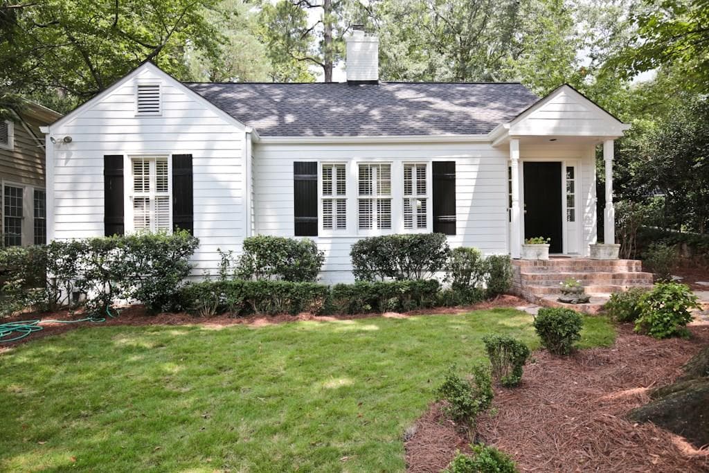 3 bedroom, 1,440 sq ft single family residence sold at 166 Peachtree Hills Avenue, Atlanta, GA 30305