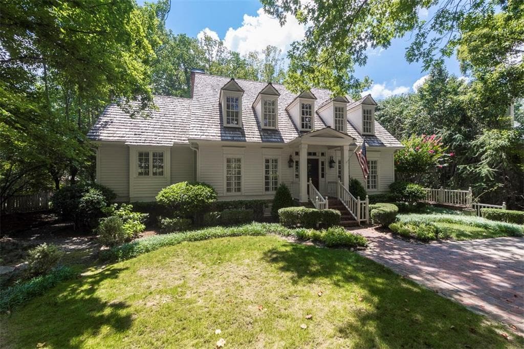 5 bedroom, 4,172 sq ft single family residence sold at 2783 Dover Road, Atlanta, GA 30327