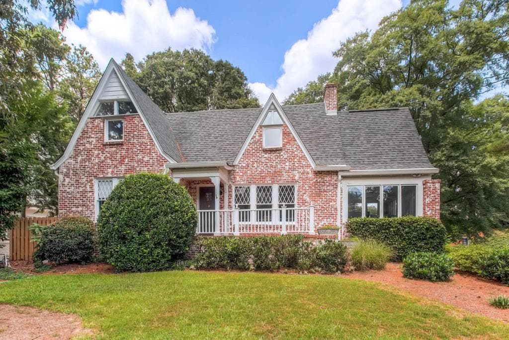 5 bedroom, 3,869 sq ft single family residence sold at 2720 N Hills Drive, Atlanta, GA 30305