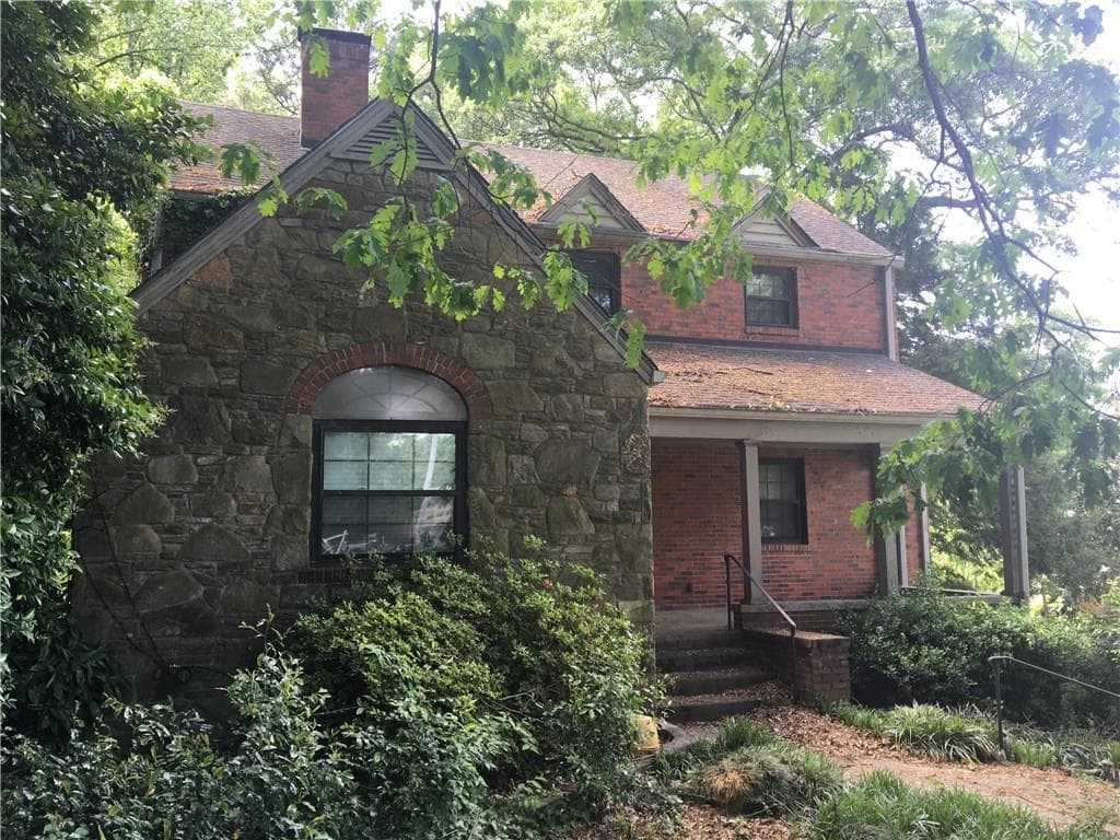 4 bedroom, 2,413 sq ft single family residence sold at 1800 Piedmont Avenue, Atlanta, GA 30324