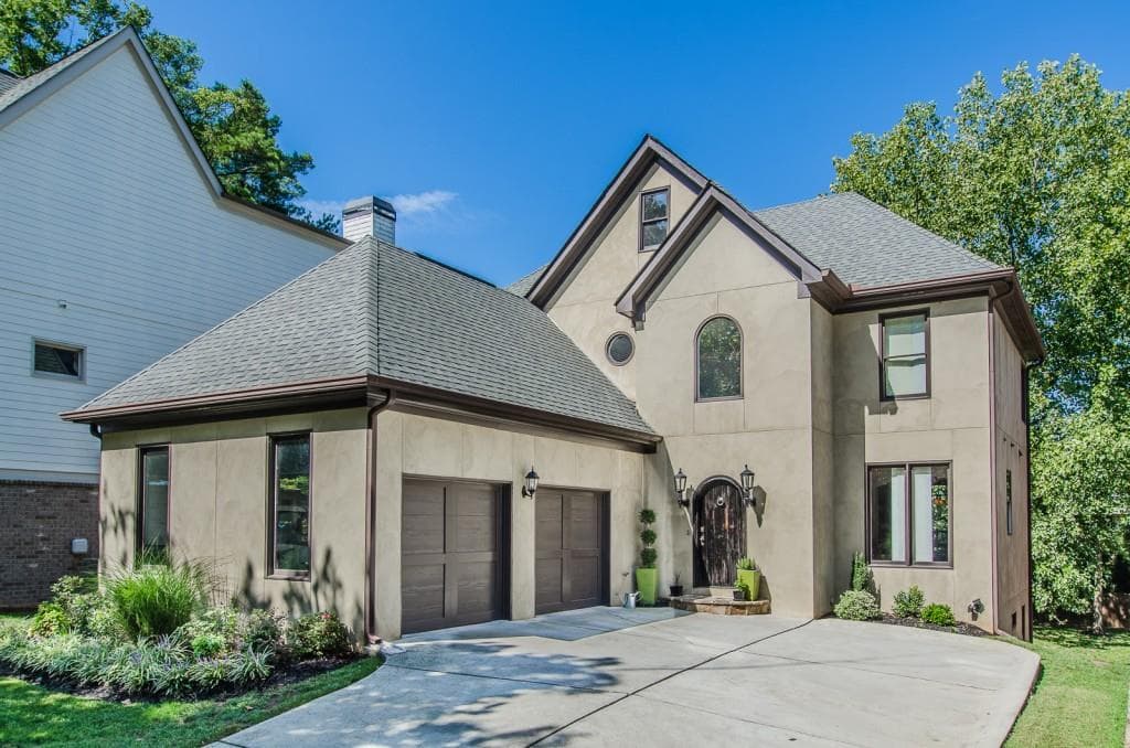 4 bedroom, 2,762 sq ft single family residence sold at 3220 Silver Lake Drive, Brookhaven, GA 30319