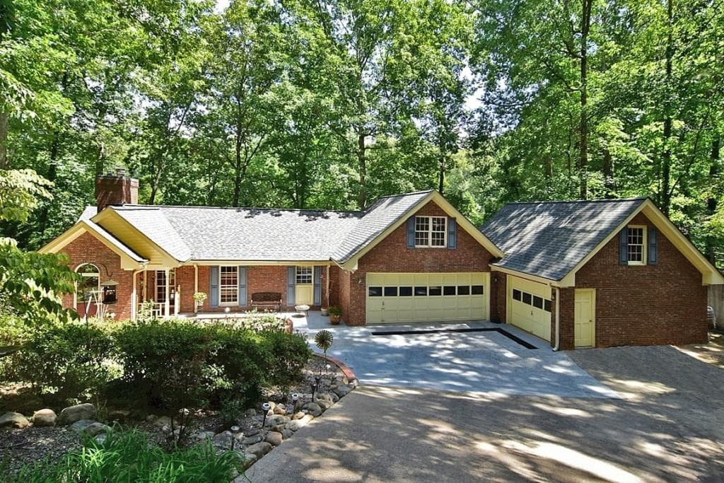 2 bedroom, 3,725 sq ft single family residence sold at 6845 Turner Court, Cumming, GA 30041