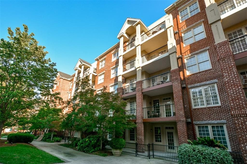 2 bedroom, 1,355 sq ft condominium sold at 1735 Peachtree Street 321, Atlanta, GA 30309