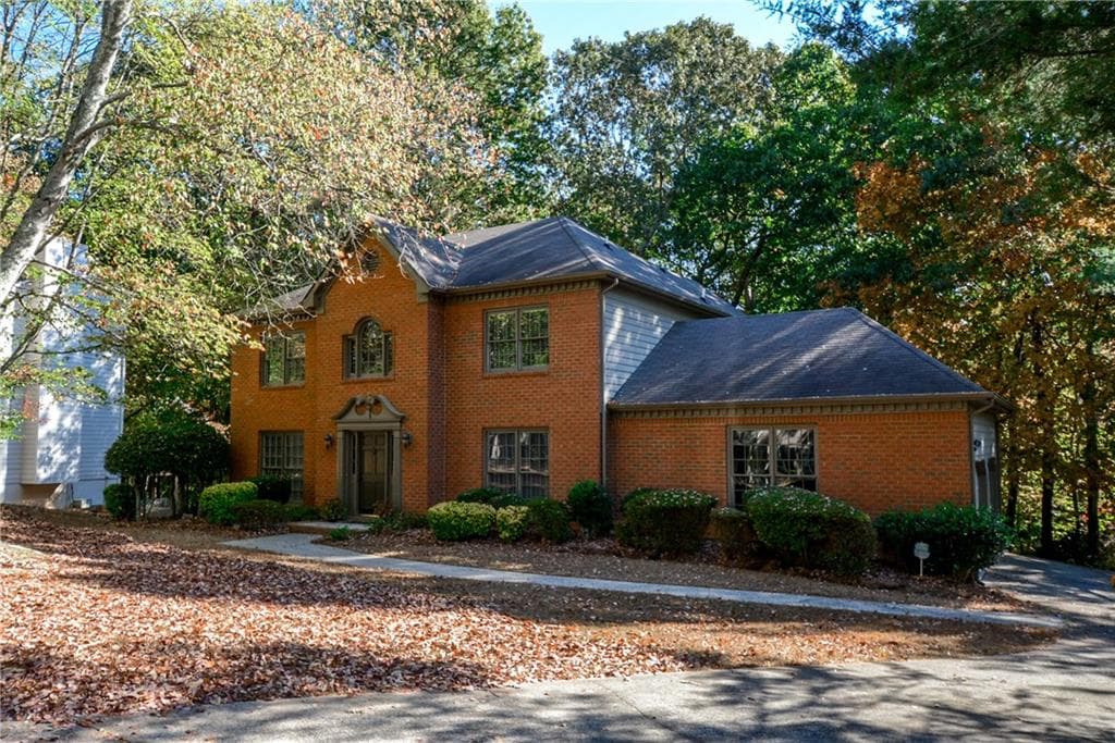 4 bedroom, 2,372 sq ft single family residence sold at 4168 Riverhill Court, Roswell, GA 30075