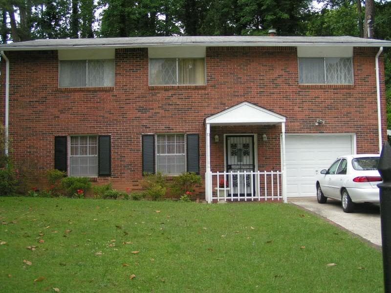 3 bedroom, 1,262 sq ft single family residence sold at 2895 Allegro Drive, Atlanta, GA 30318