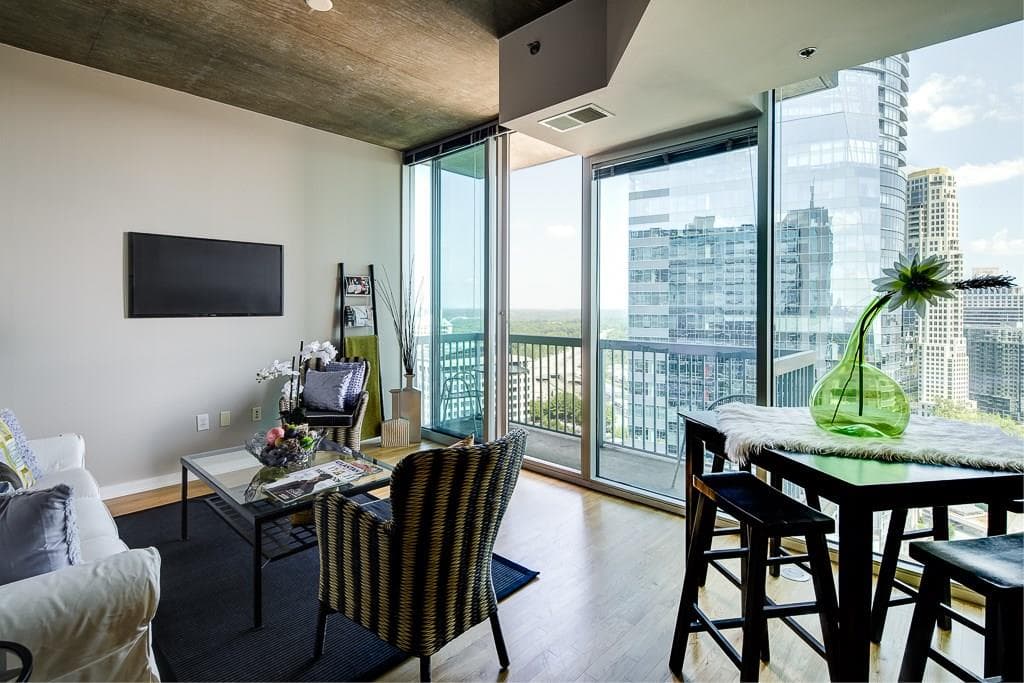 1 bedroom, 653 sq ft condominium sold at 3324 Peachtree Road 2303, Atlanta, GA 30326