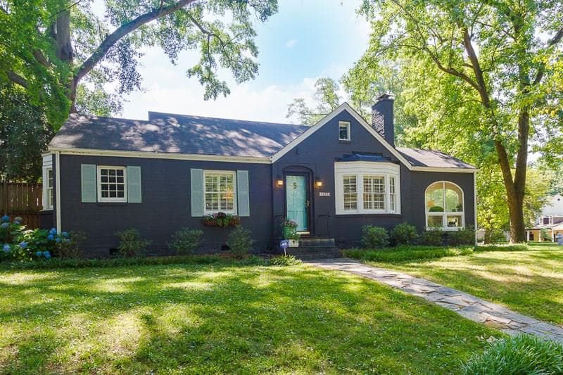 3 bedroom, 1,996 sq ft single family residence sold at 2070 Fairhaven Circle, Atlanta, GA 30305
