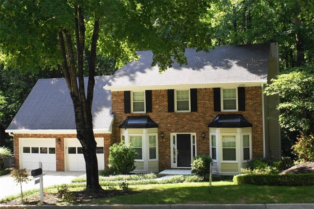 4 bedroom, 2,622 sq ft single family residence sold at 9630 Hillside Drive, Roswell, GA 30076