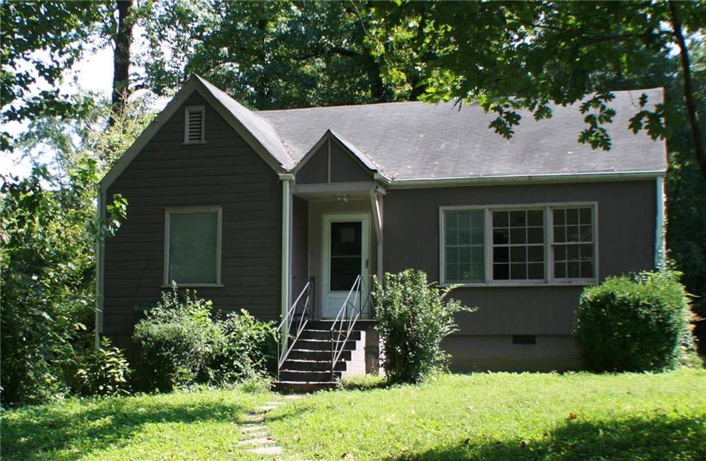 2 bedroom, 1,167 sq ft single family residence sold at 2095 Evergreen Lane, Atlanta, GA 30318