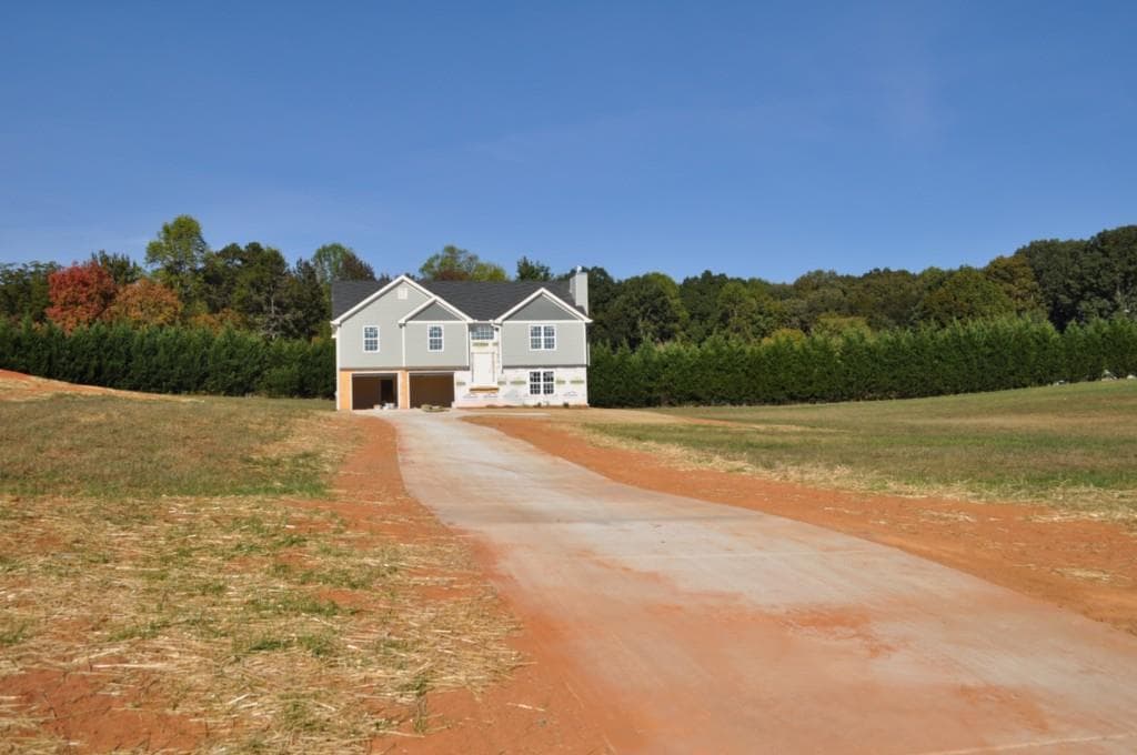 4 bedroom, 2,200 sq ft single family residence sold at 8258 Mountain Glen Drive, Clermont, GA 30527