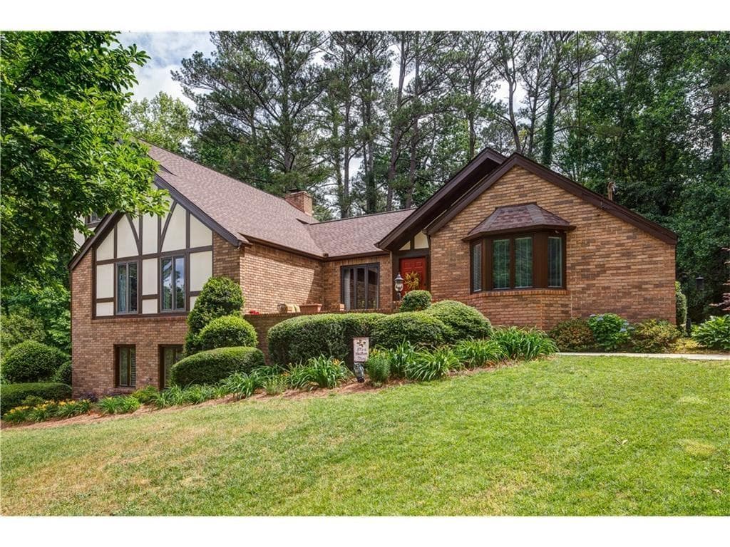 5 bedroom, 4,100 sq ft single family residence sold at 6165 Weatherly Drive, Atlanta, GA 30328