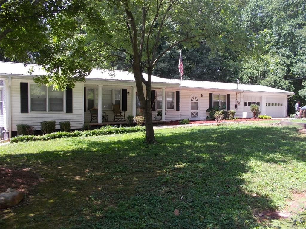 3 bedroom single family residence sold at 2812 Outer Circle, Gainesville, GA 30507