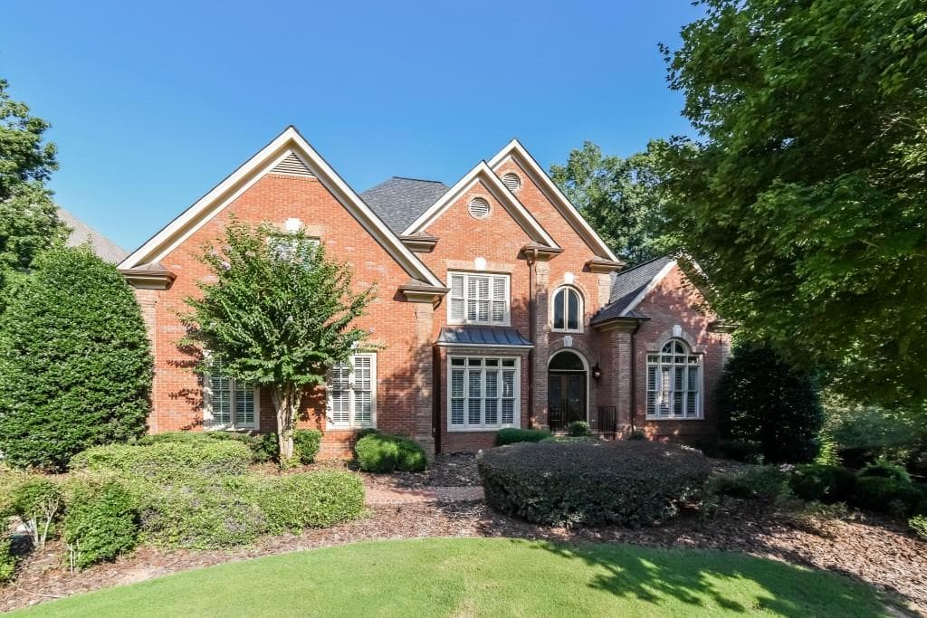 5 bedroom, 6,109 sq ft single family residence sold at 560 Meadows Creek Drive, Johns Creek, GA 30005
