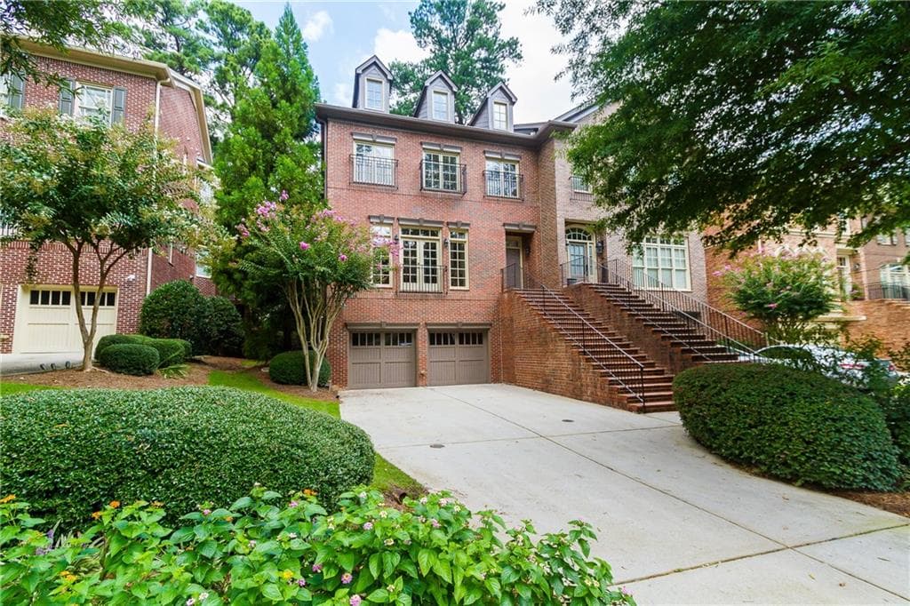 3 bedroom, 2,488 sq ft townhouse sold at 622 Timm Valley Road A, Atlanta, GA 30305