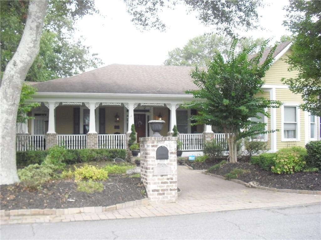 496 E Shadburn Avenue, Buford, GA 30518 — most recent listing photo