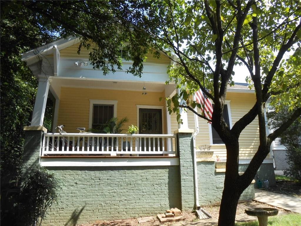 4 bedroom, 1,500 sq ft single family residence sold at 303 Nelms Avenue, Atlanta, GA 30307