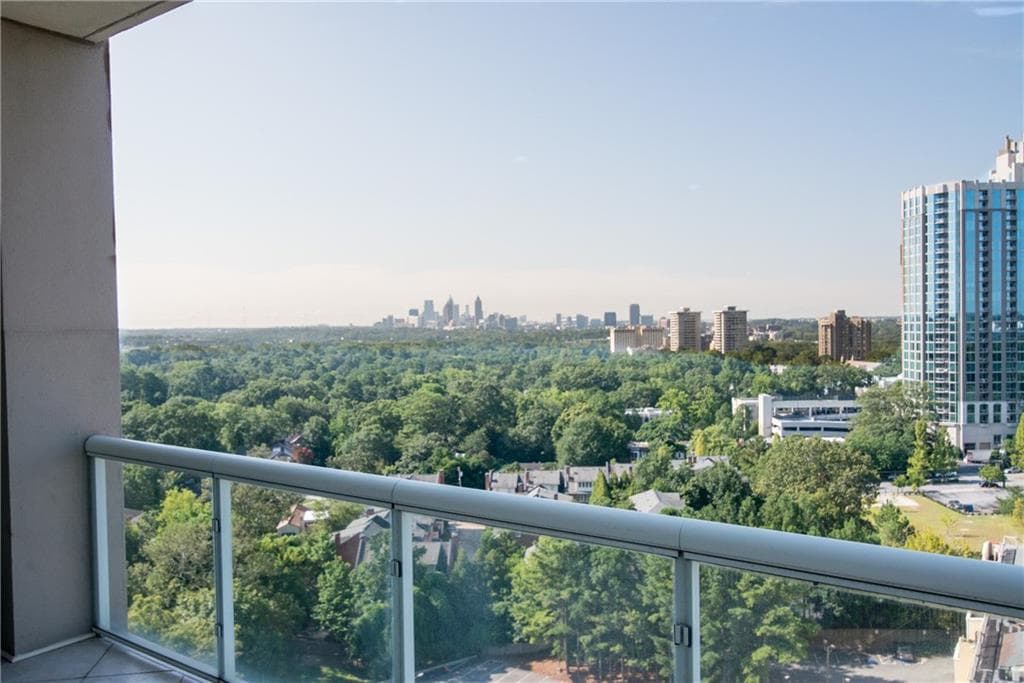 2 bedroom, 1,089 sq ft condominium sold at 2881 Peachtree Road 1405, Atlanta, GA 30305